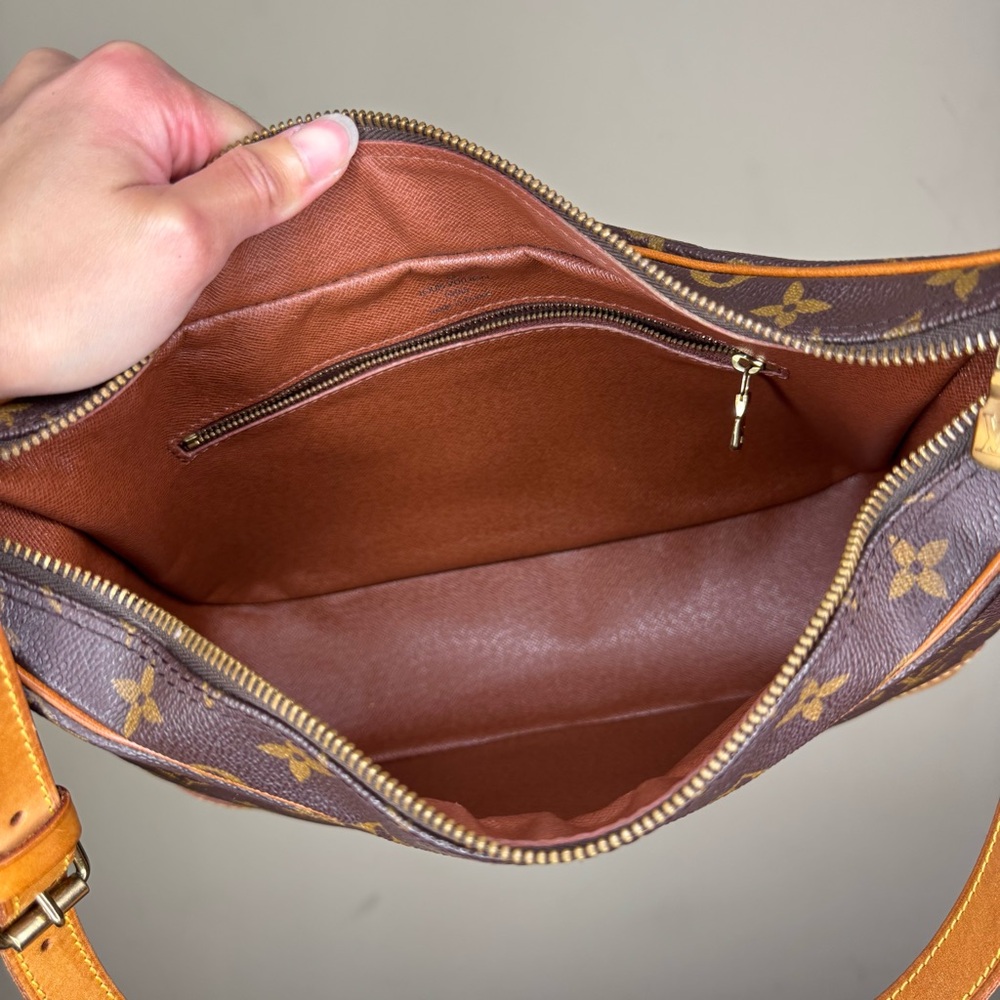 Louis Vuitton Monogram Bag - Picture 8 of 15